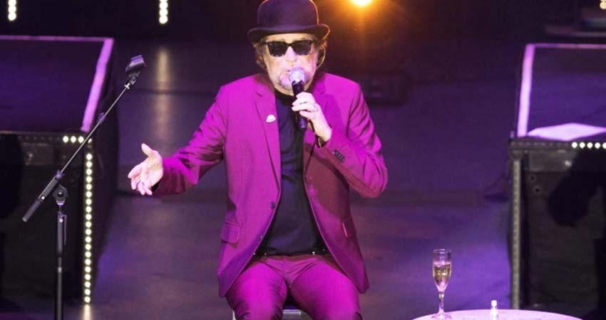 Tras 20 años de novios, Joaquín Sabina por fin se anima a dar el anillo