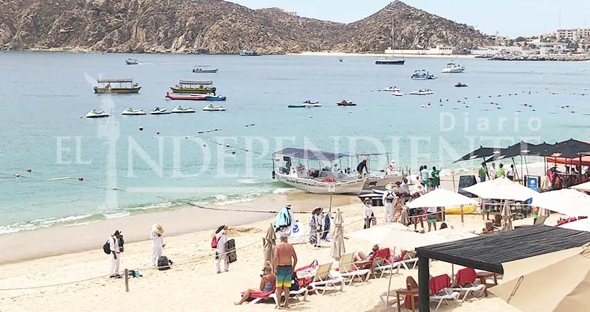 Frena senado aumento del 98% en impuestos a turistas