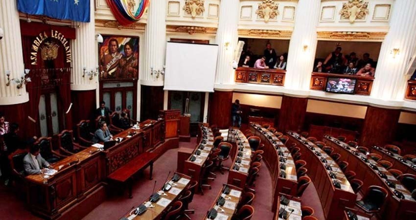 Congreso de Bolivia suspende sesión clave sobre transición