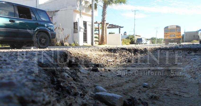 No solo derrames de aguas negras, lluvias también crearon proliferación de baches 