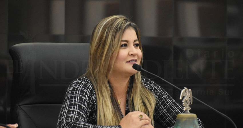 Para frenar delitos deben capacitarse policías municipales: Presidenta Congreso BCS