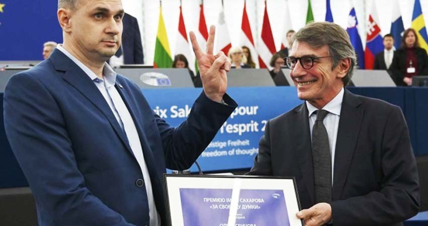 Un año después… entregan a Oleg Sentsov el Premio Sájarov