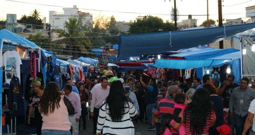 Inicia operaciones el Tianguis Navideño Madero de La Paz