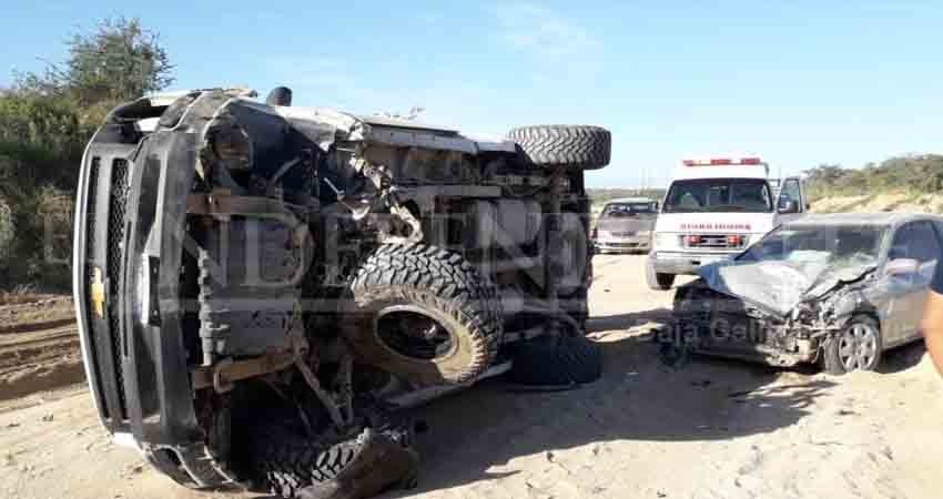 Aparatosa volcadura en Avenida Tamaral de CSL