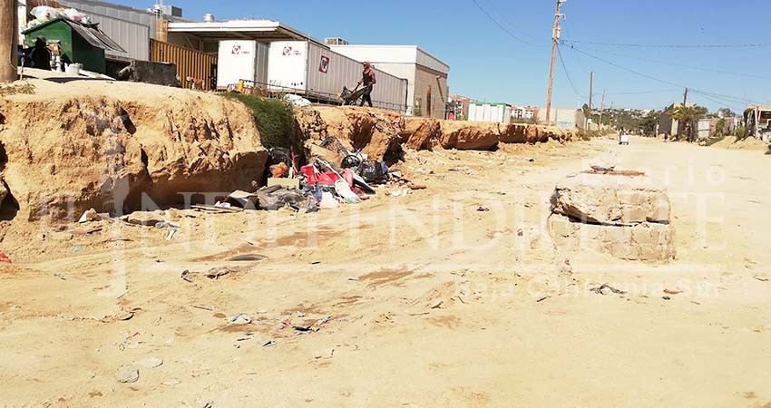 Desde las lluvias… Sigue destruido el acceso a invasión “Real Unidad” en CSL