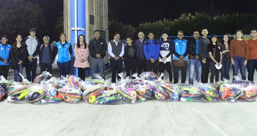 Entregan material a promotores deportivos