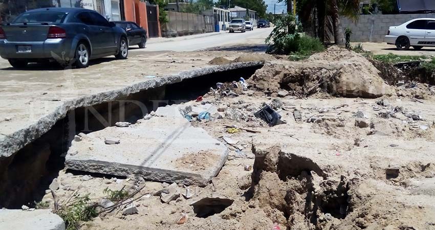 Calles en mal estado afectan rutas de transporte público