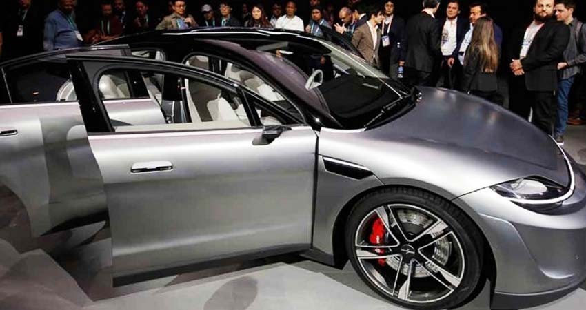 Sony sorprende con automóvil