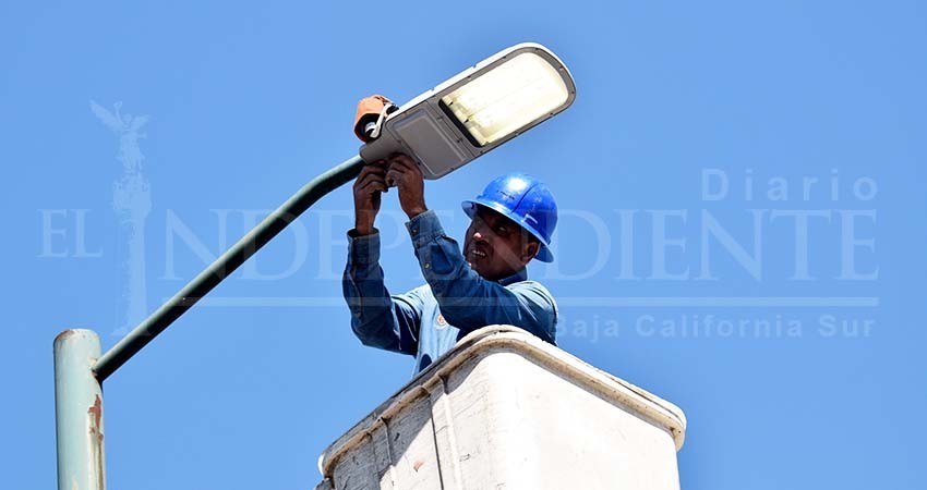 Funciona 90% del alumbrado público en La Paz, asegura Servicios Públicos