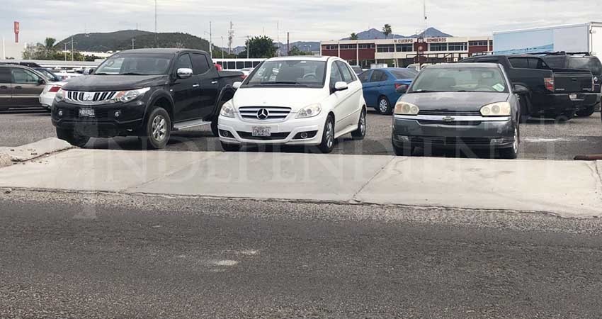 Estacionamiento del Ayto de La Paz, una constante de violación al reglamento de Tránsito