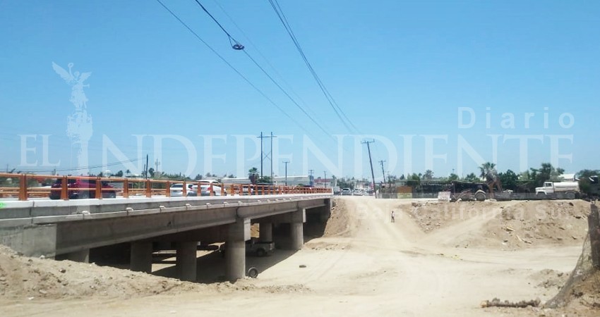 A menos de un año de su construcción, nuevos asentamientos irregulares ya obstruyeron claros del puente de Santa Rosa
