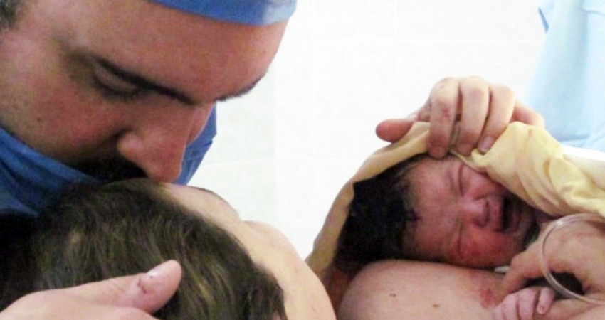 Que los hospitales permitan a las madres estar acompañadas durante el parto: Dip Milena Quiroga