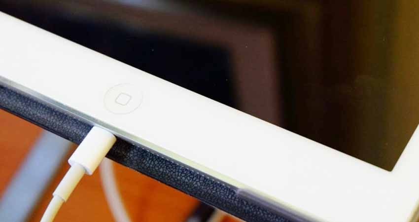 Mueren dos hermanitos tras explotarles una tablet en su recámara