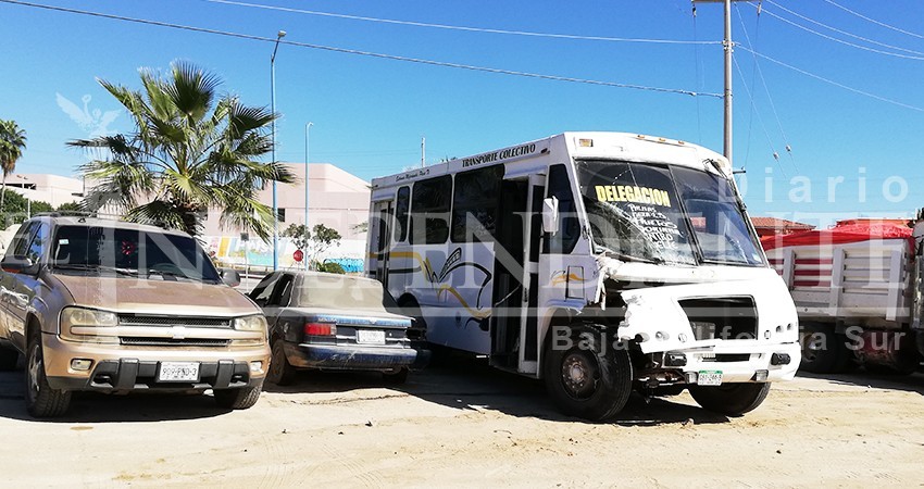 Riesgo mortal para el ciudadano, las imprudencias de choferes de transporte público en Los Cabos