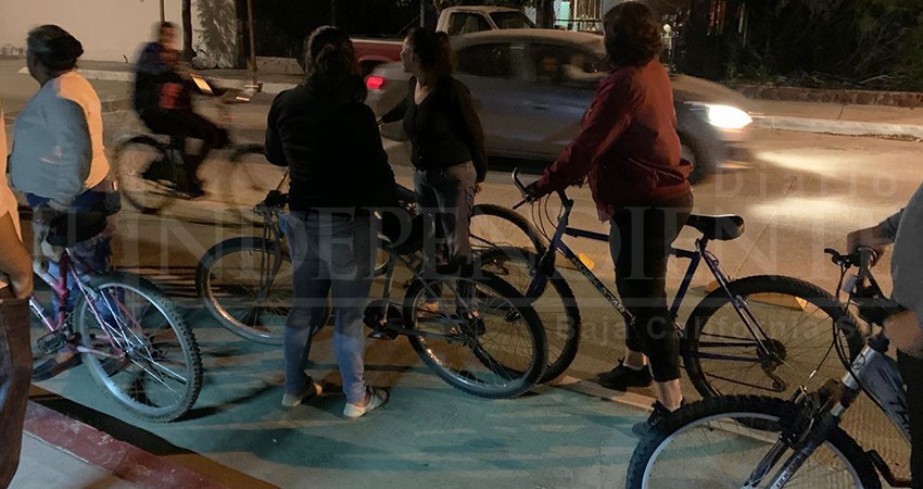 Arreglan bicis para donarlas a comunidad pesquera del Manglito