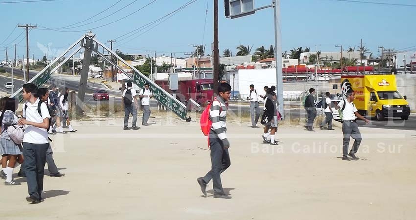 Proyectan un paso peatonal subterráneo frente a preparatoria Cecyte 07 