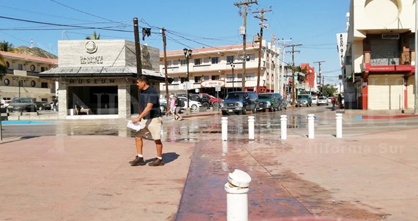 Arriban cruceristas a CSL en medio de la peste de los derrames de aguas negras