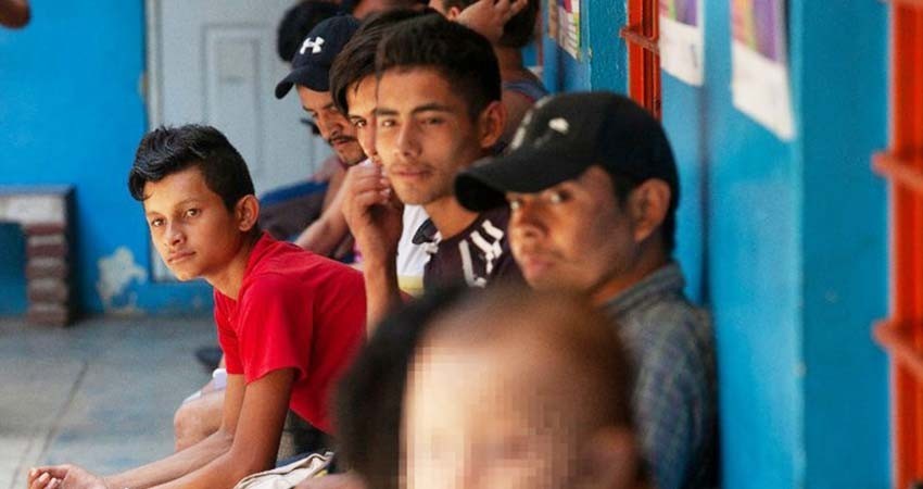 Anuncia Ebrard caída del cruce de migrantes a EU