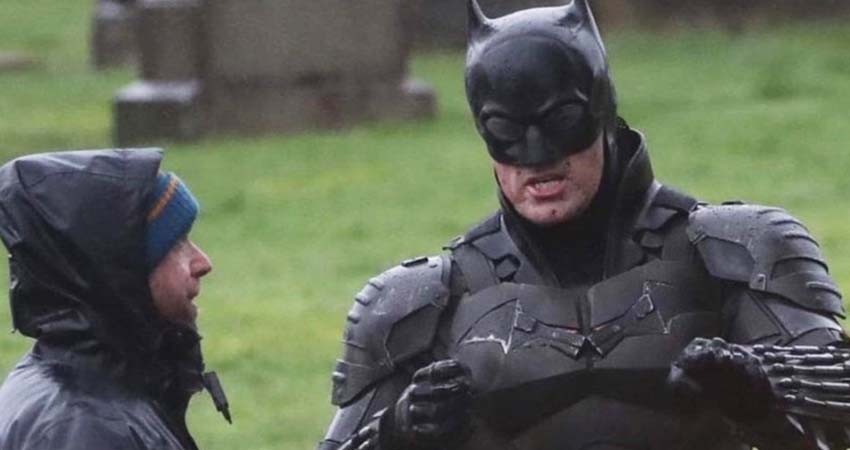 Filtran fotos y video del traje completo del Batman de Robert Pattinson