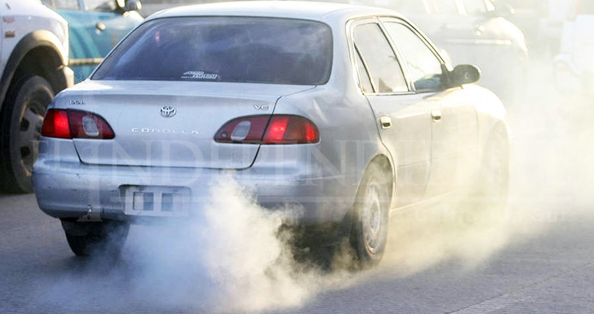 Vehículos, principales responsables de la contaminación en La Paz