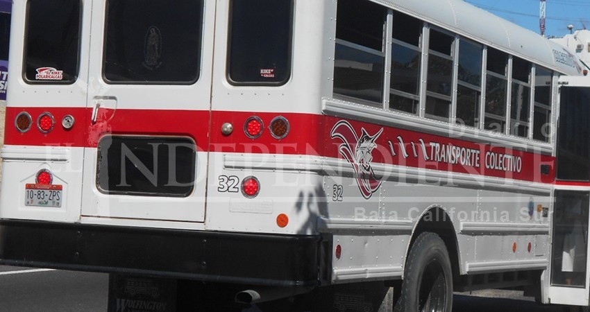 A plena luz del día, asaltan a chófer y pasajeros de transporte colectivo en SJC