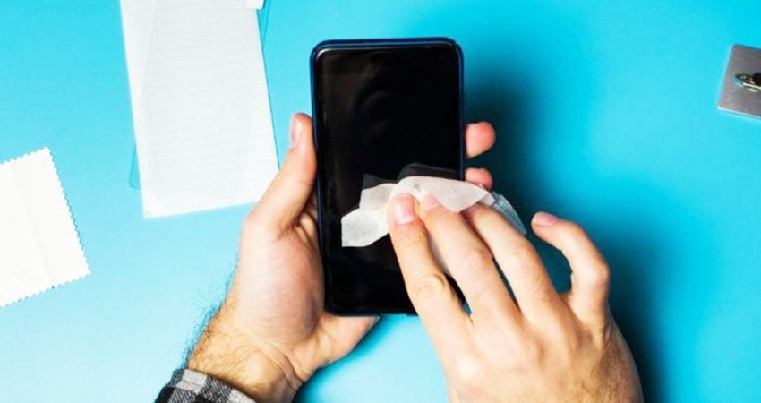 Así debes limpiar y desinfectar la pantalla de tu celular por coronavirus