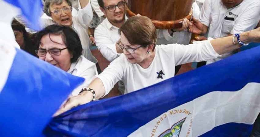Destituyen a ministra de Salud en Nicaragua en plena emergencia