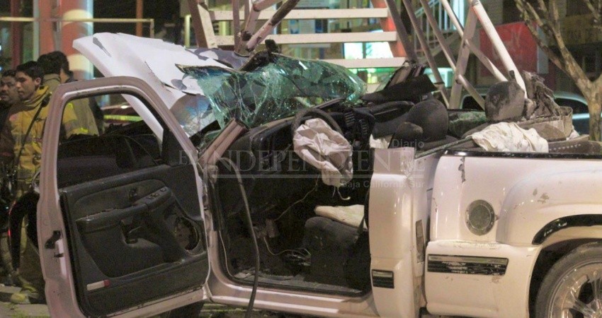 Hermano del súper delegado Victor Castro choca contra puente peatonal