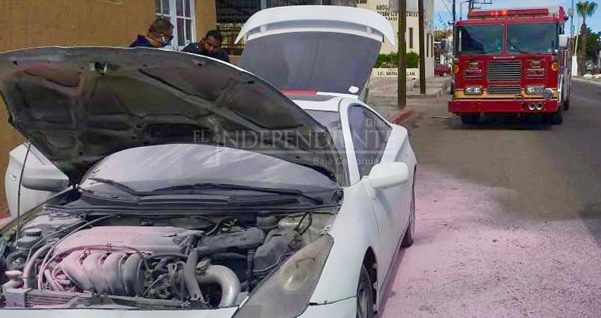 Incendian automóvil de una mujer custodio del Cereso de La Paz