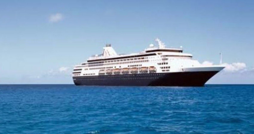 Crucero fondeado en la bahía de La Paz, permanecerá en altamar hasta su salida a San Diego: APIBCS