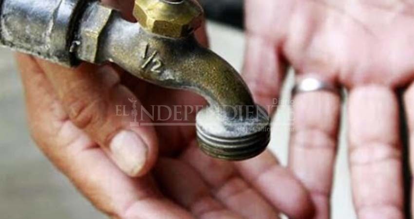 Le llueven peticiones de ayuda, agua potable y comida a la alcaldesa de Los Cabos