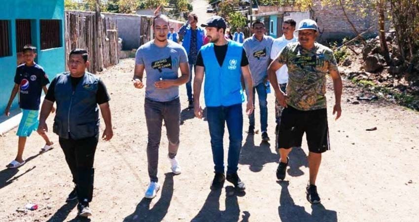 Alfonso Herrera apoya campaña en pro de refugiados