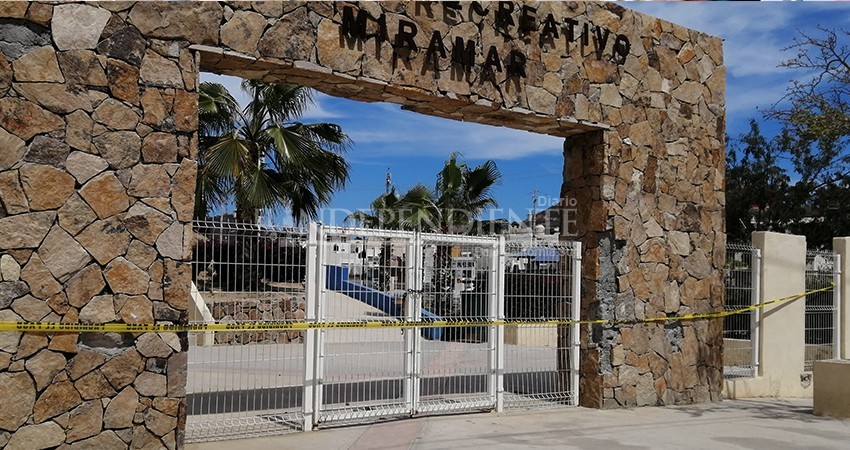 En parques y canchas de Lomas del Sol ni con cadena respetan a “Susana Distancia”