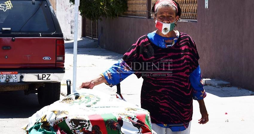 COVID-19: Doña Blanca sale a vender pan para una ciudad “muerta”