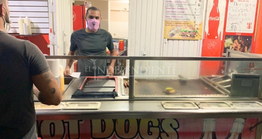 Pese a restricción vehicular, hay permiso para venta de comida hasta la media noche