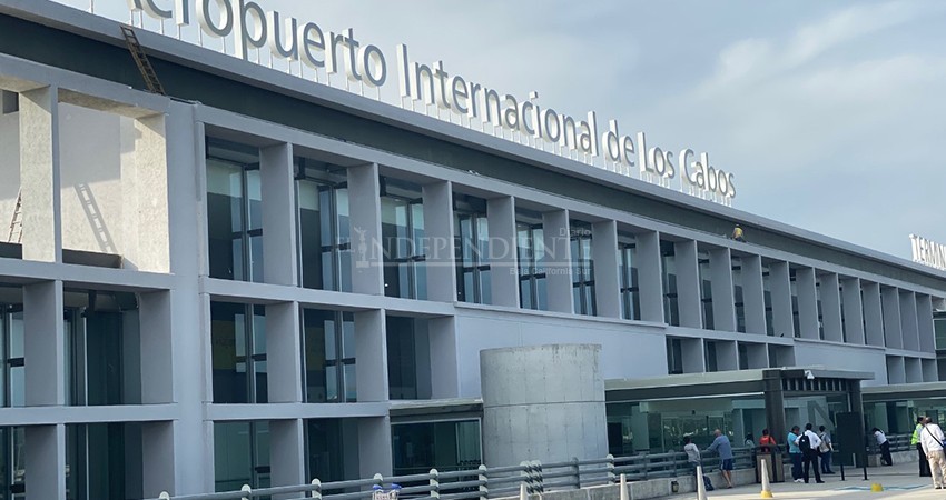 Gobierno de EEUU advierte que viajes internacionales se reanudarán hasta 2021