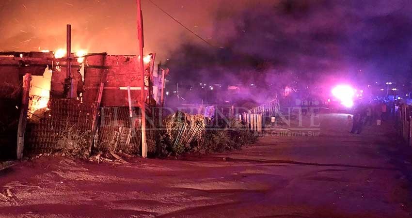 Noche de incendios de pastizal en CSL; queman flora de predios para invadir