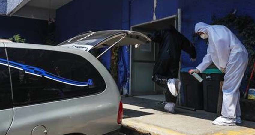 Llama AMLO a no relajar disciplina sanitaria para bajar contagios