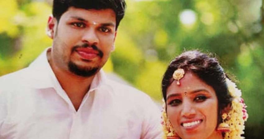 Mata a su esposa con una cobra para quedarse con la herencia