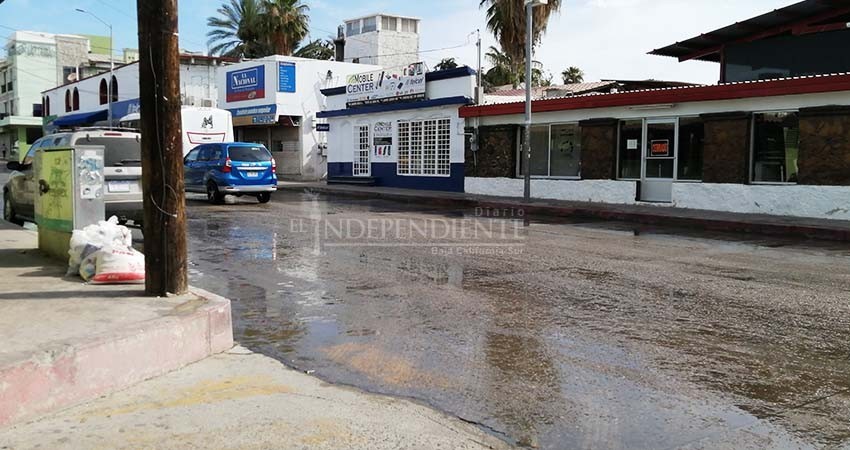 Insiste Delegado Leggs en la urgencia de reparar fugas de agua en CSL