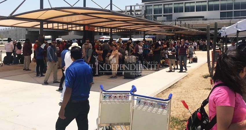 Desciende arribo de turistas internacionales  a México más de 98%