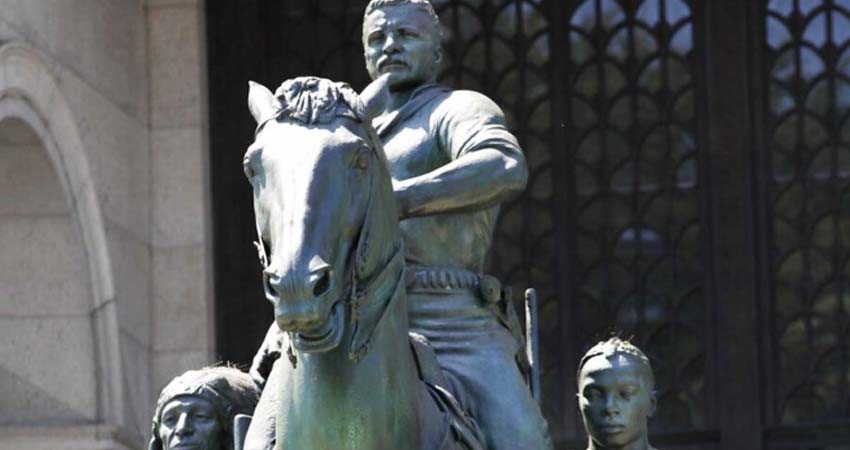Retiran polémica estatua de Roosevelt en Museo de Historia Natural