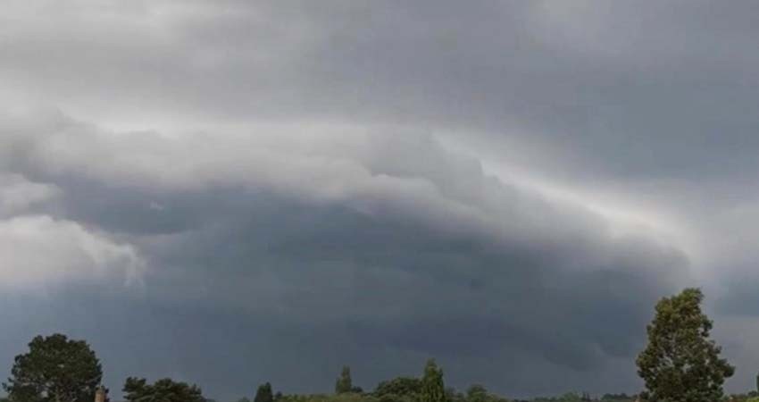 Así se ve el cielo de Reino Unido durante una tormenta