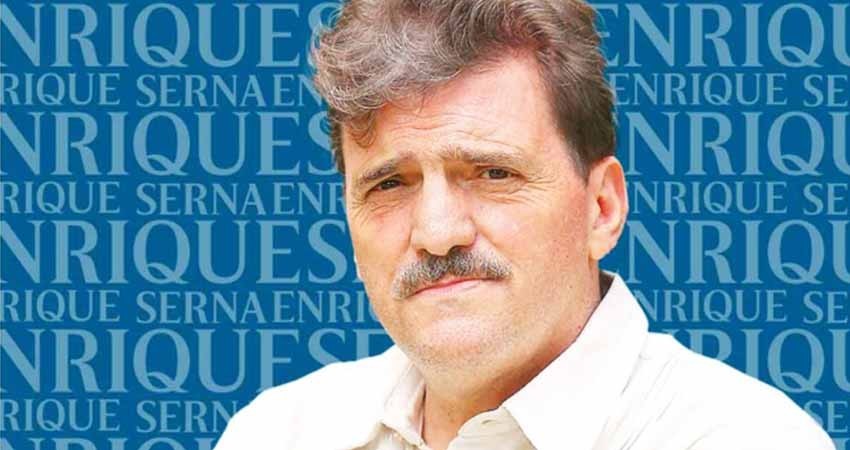 Enrique Serna es galardonado con el Premio Xavier Villaurrutia