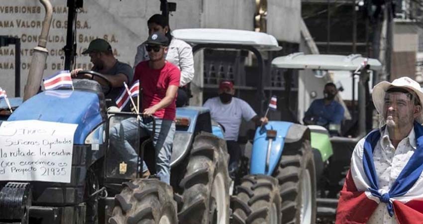 Costa Rica alternará aperturas y cierres ante coronavirus