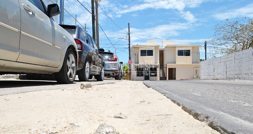 Más de 2 meses que el OOMSAPAS causó daños a la calle Coronado y no la han reparado 