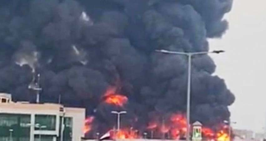 Feroz incendio devora mercado en Emiratos Árabes Unidos