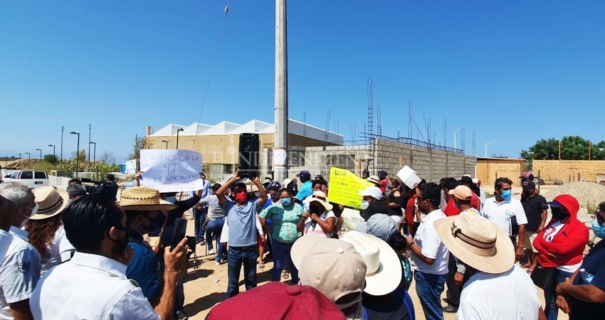 Entre manifestaciones a favor y en contra, transcurrió la gira de AMLO por Los Cabos 