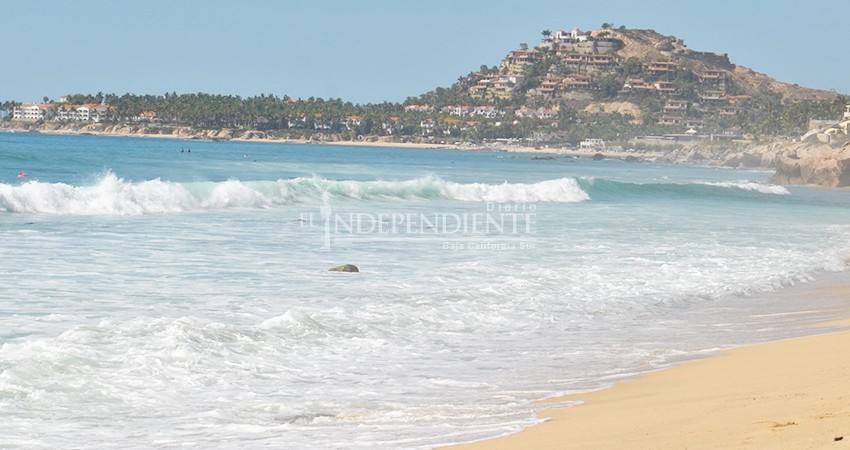 Playas de Los Cabos con banderas amarillas y rojas por oleaje elevado a causa de “Elida”