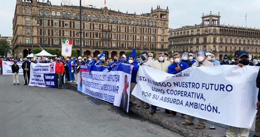 Se manifiestan frente a Palacio Nacional afines a 'Billy' Álvarez